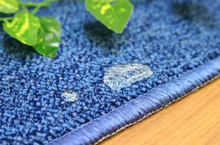水分がしみ込みにくく汚れに強い撥水加工