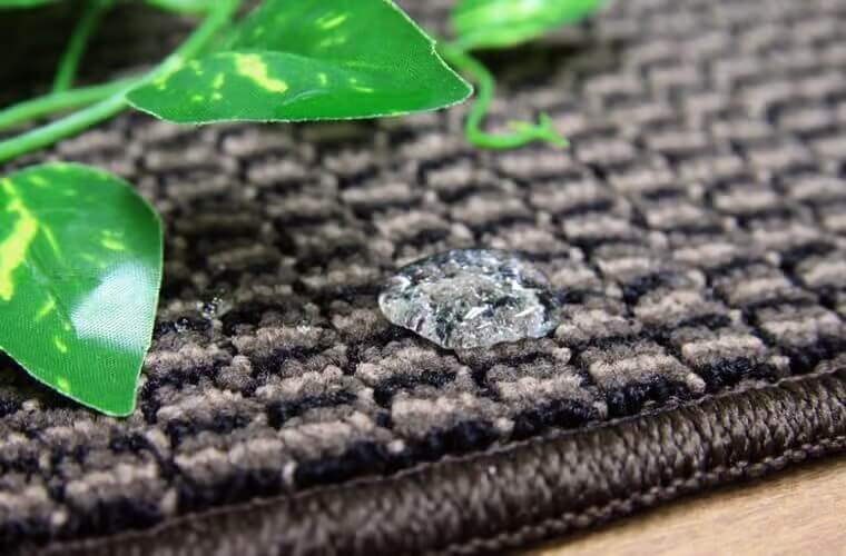 水分を弾く撥水加工