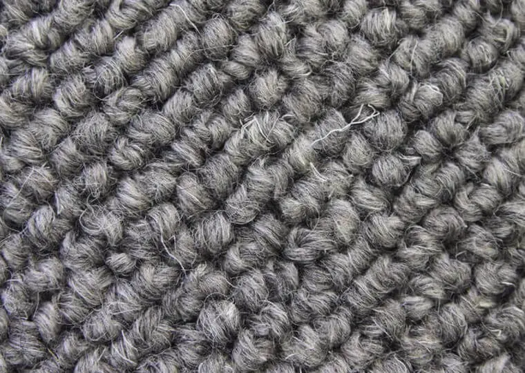 ボリュームたっぷりの上質な100％カーペット「LINEAR/リニア」