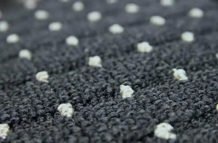 高級感のあるドット柄のモダンカーペット「BANKER/バンカー」