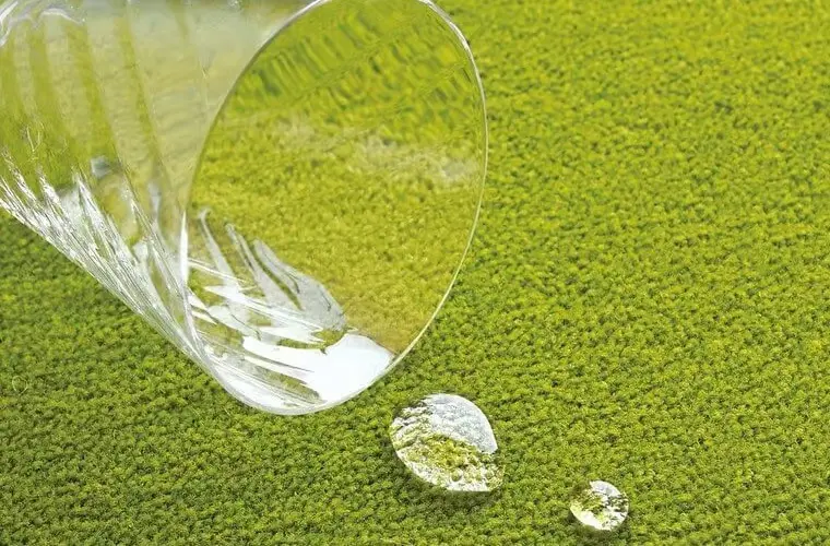 優れた撥水と防汚機能付きカーペット「GLES/グレス」