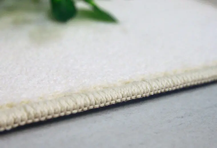 優れた撥水と防汚機能付きカーペット「GLES/グレス」