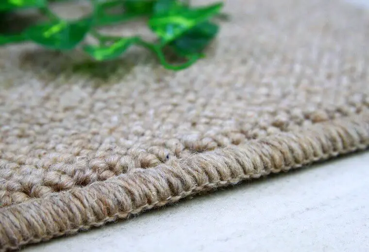 ボリュームたっぷりの上質な100％カーペット「LINEAR/リニア」