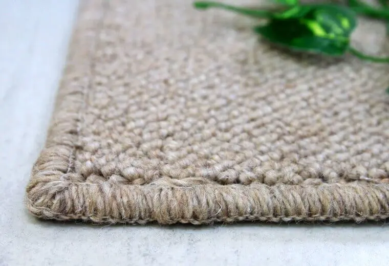 ボリュームたっぷりの上質な100％カーペット「LINEAR/リニア」