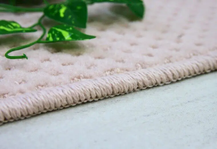 エレガントなドット柄付きウール100％カーペット「MAIN/マイン」