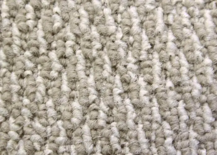 控えめで個性的なストライプカーペット「TREMOR/トレマー」