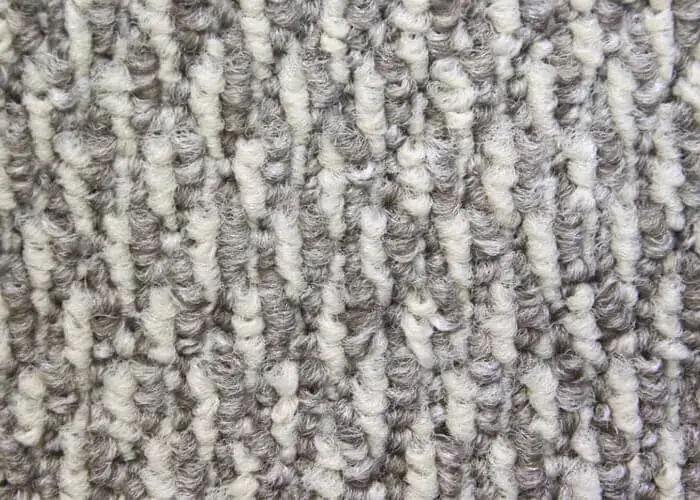 控えめで個性的なストライプカーペット「TREMOR/トレマー」