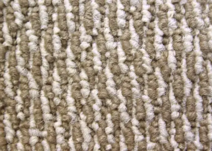 控えめで個性的なストライプカーペット「TREMOR/トレマー」