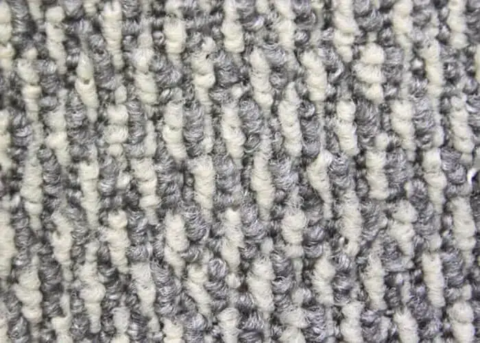 控えめで個性的なストライプカーペット「TREMOR/トレマー」